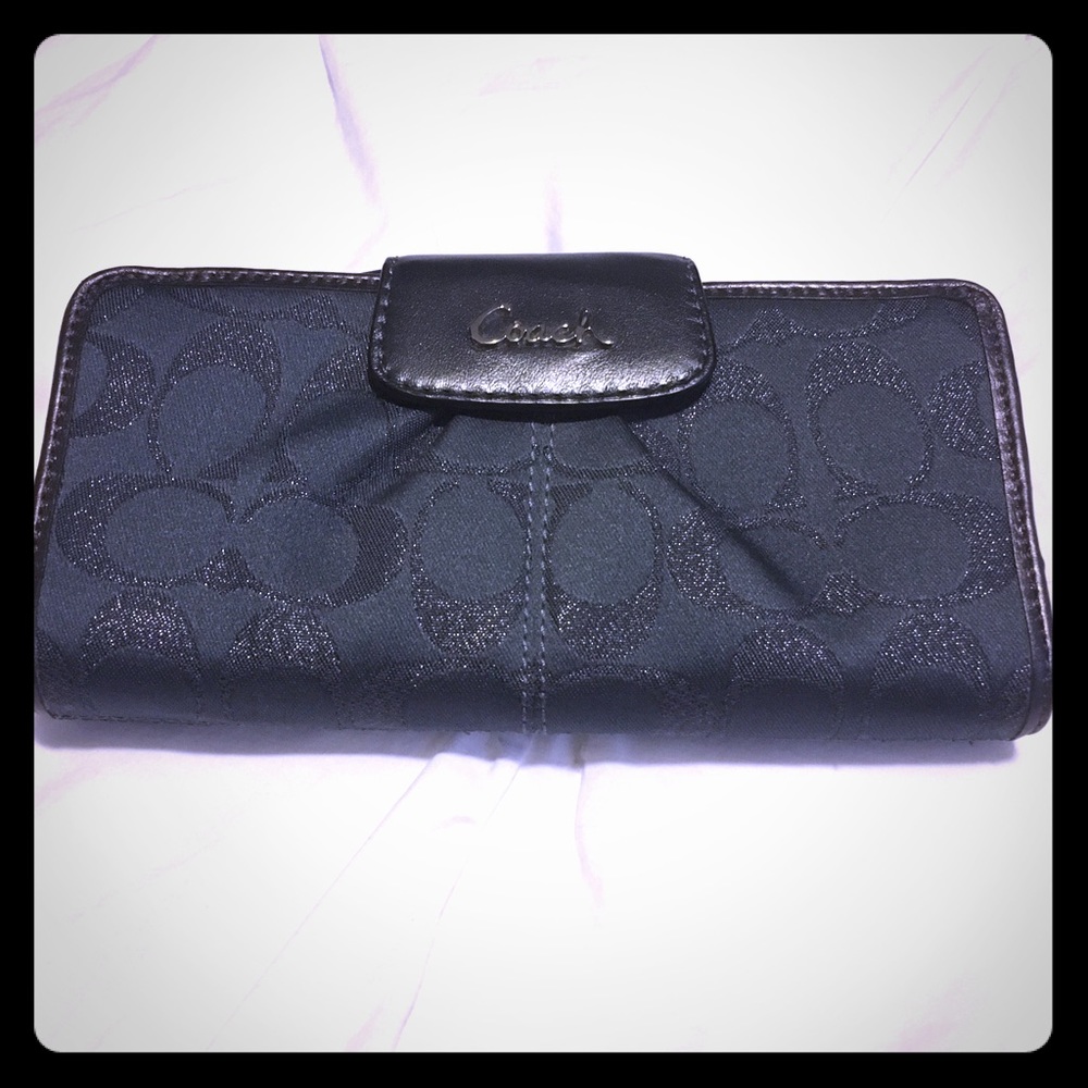 Signature Coach Wallet