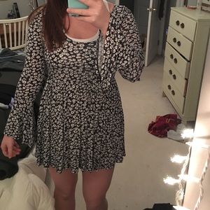 Black/white flowered dress