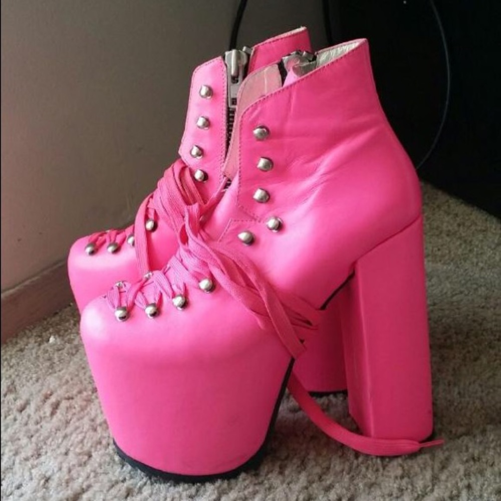 💯SALE pink unif hellbound