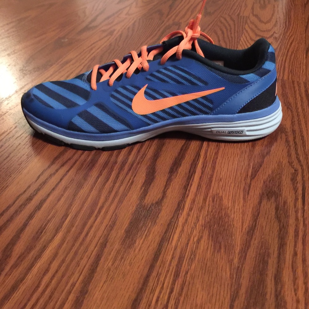 Women's Nike shoes 20.00 each pair 30.00 for both