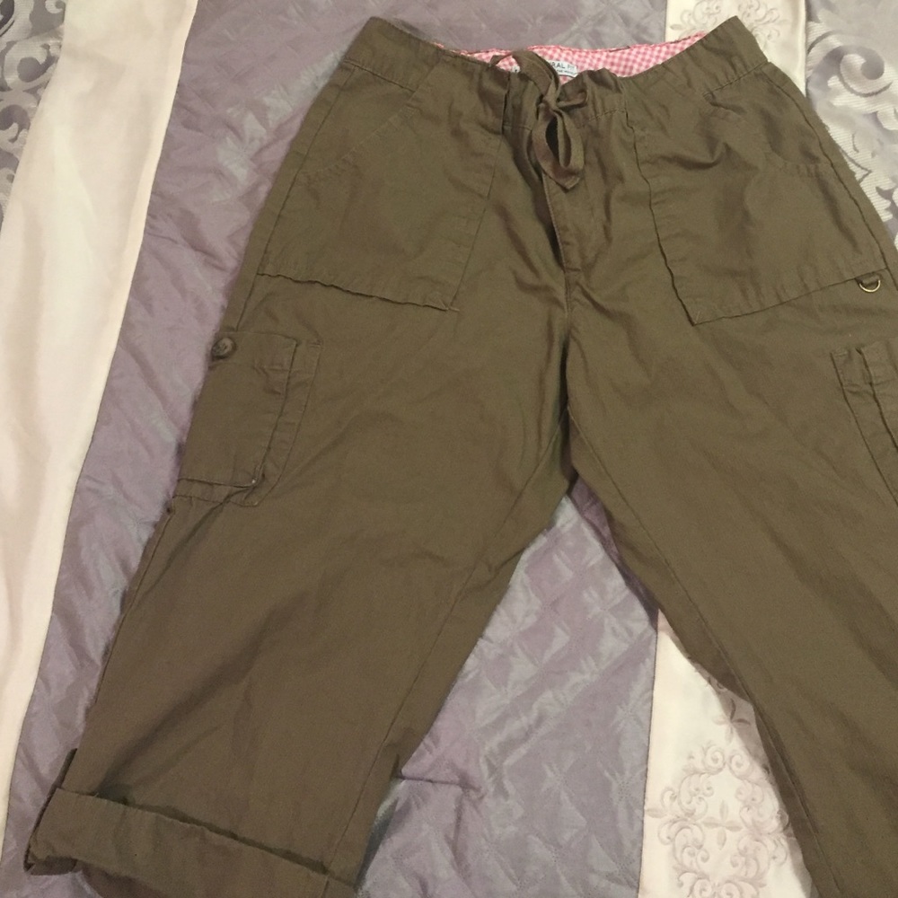 Cute dark olive light weight crop pants