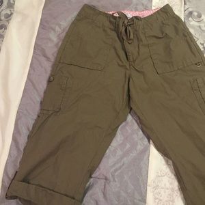 Cute dark olive light weight crop pants