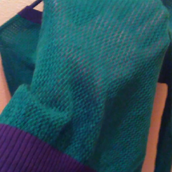 Sweater - Picture 4 of 4