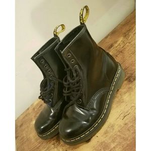 Black Dr. Martens Size 7