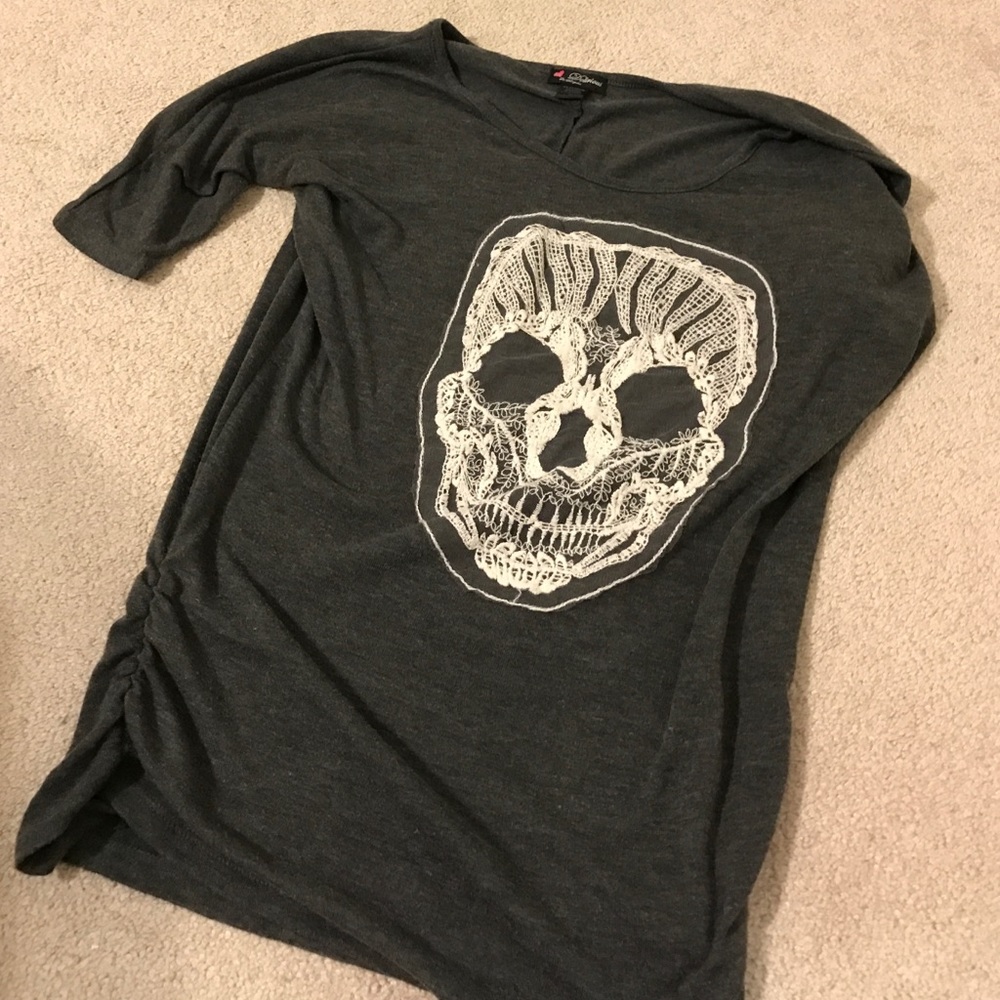Grey & Lace SKULL top