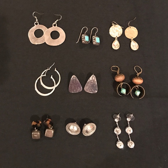 Assortment of quality costume earrings - Picture 1 of 2