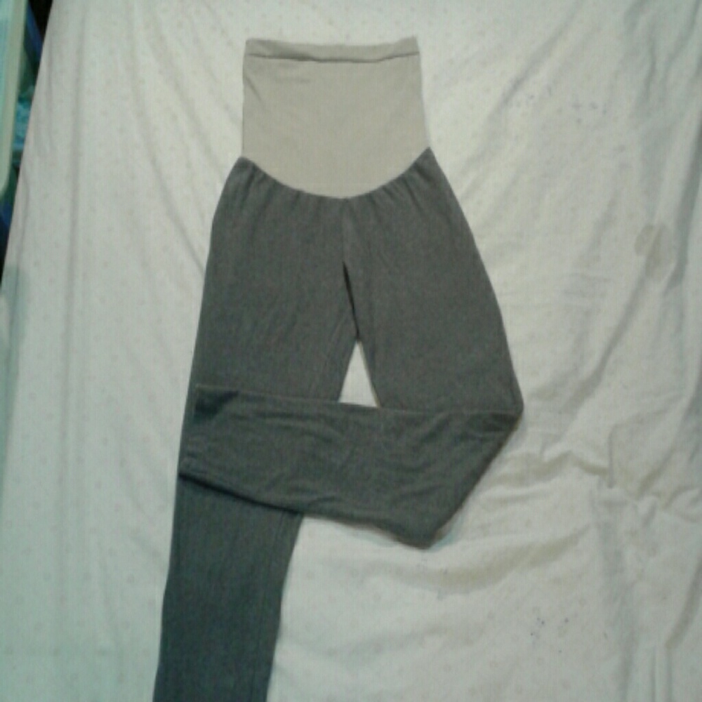 Gently used maternity leggings