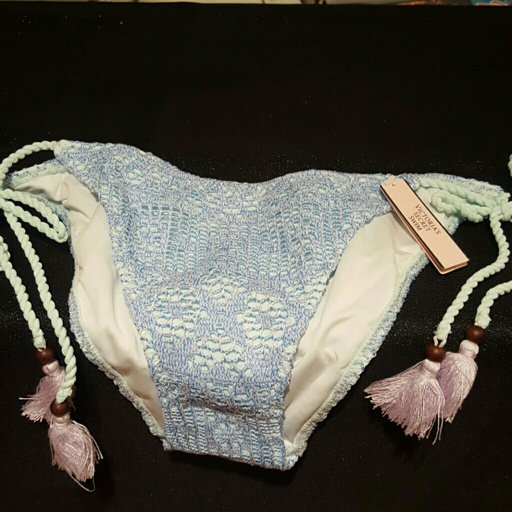 Victoria Secret - Picture 2 of 3