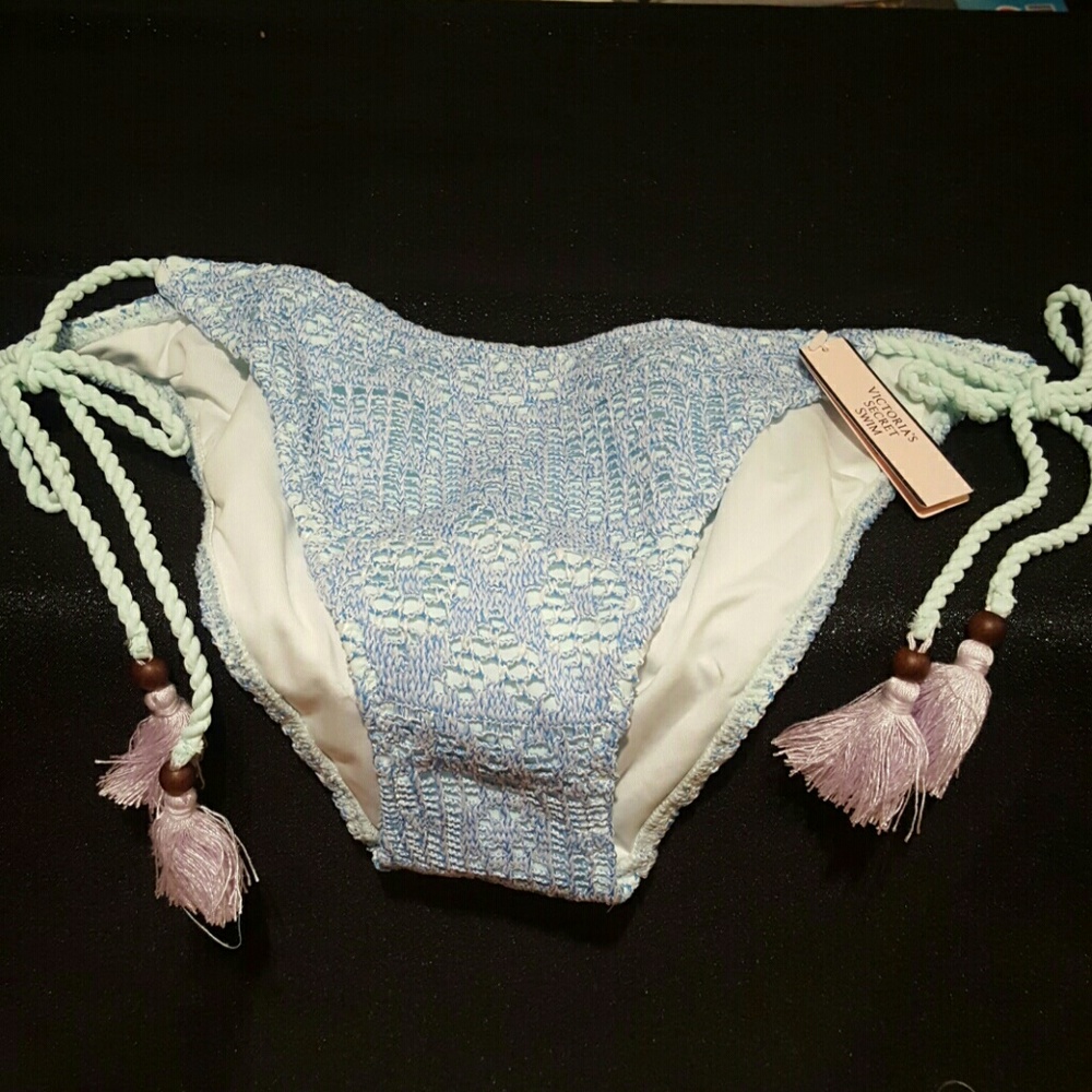 Victoria Secret - Picture 3 of 3