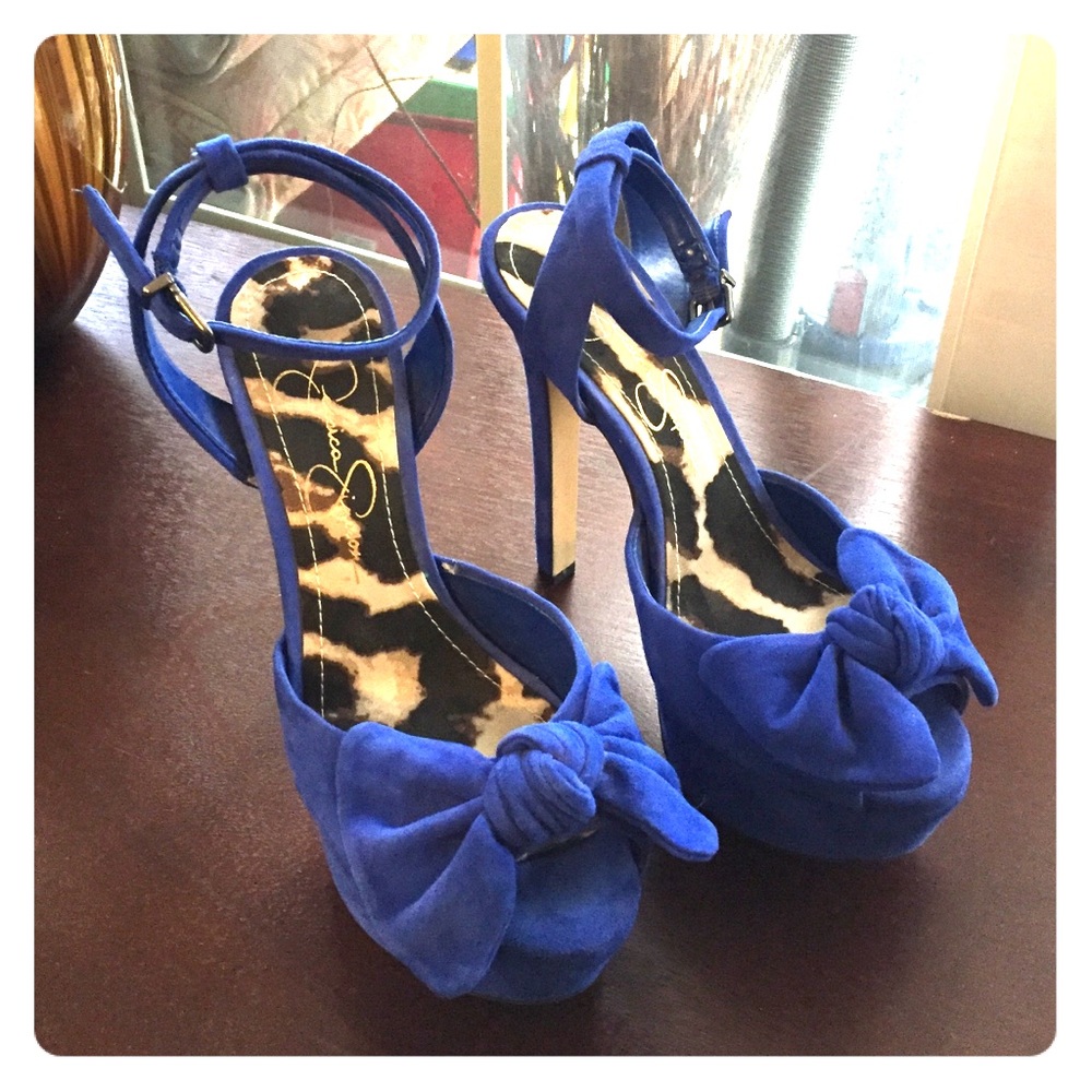 Jessica Simpson cute heels with bow! Like new.