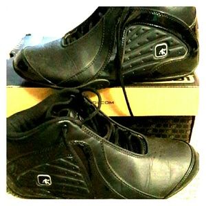 Black AND1 tennis shoes