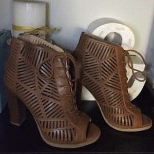 Trendy Mix No.6 open toe leather heeled booties