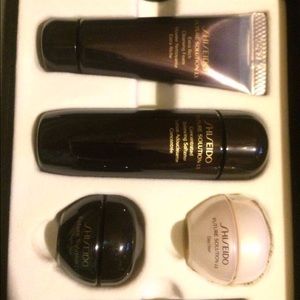NEW/Sealed Shiseido skin care set from SAKS