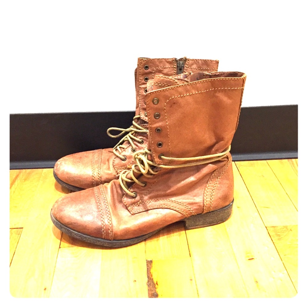 STEVE MADDEN BROWN COMBAT/TROOPA BOOT