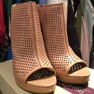 Rachel Roy nude heels