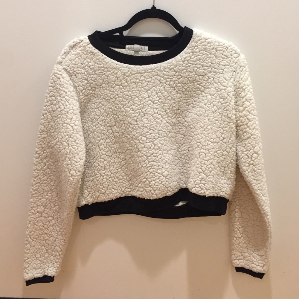 Fuzzy cropped sweater