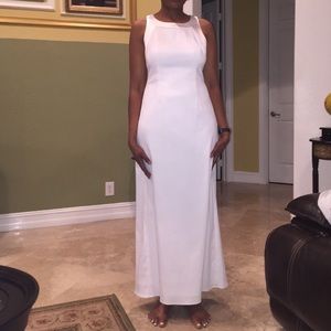 Beautiful white gown, great for prom. New with tag