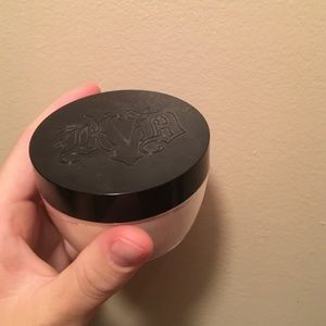 Kat Von D lock it setting powder translucent