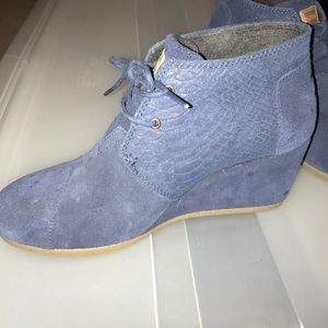 Navy Blue TOMS Desert wedge booties in 9.5