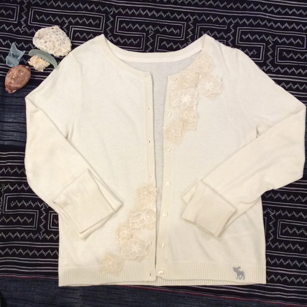 Abercrombie light sweater with lace flowers