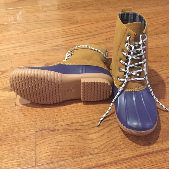 Duck Boots - Picture 3 of 3