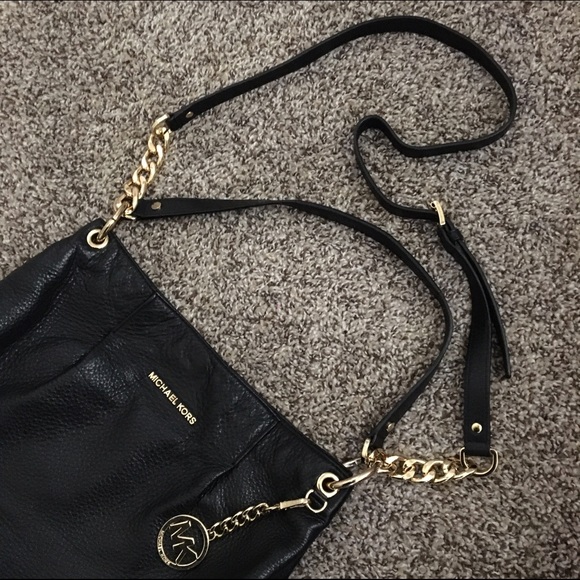 ❌SOLD❌Michael Kors Bedford Leather Convertible Bag - Picture 2 of 4