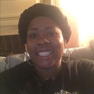 Meet your Posher, Tia