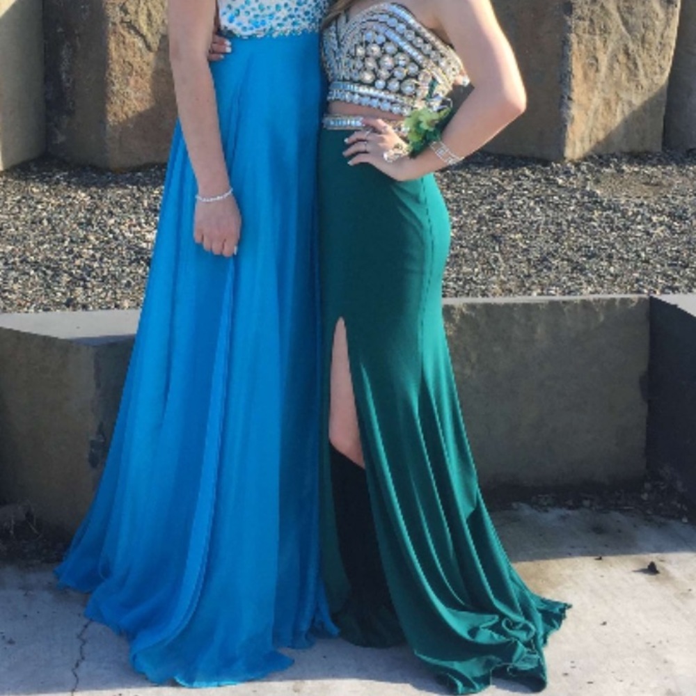 Emerald Green 2 piece prom dress NEED GONE