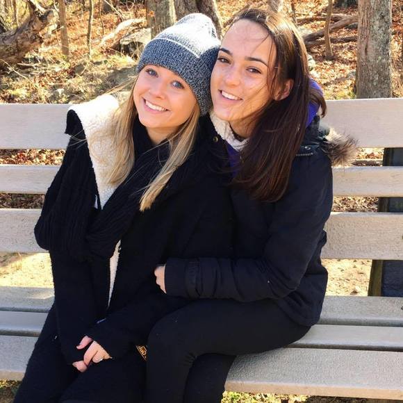 Meet your Posher, Nicole - Picture 1 of 1