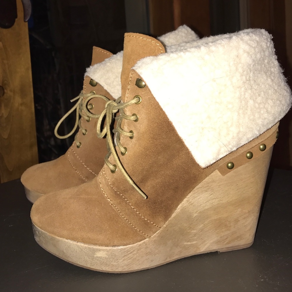 *PERFECT FOR FALL* leather booties
