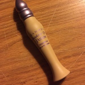 Urban Decay eyeshadow primer in eden