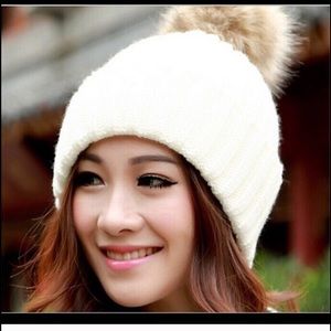 NIB Women's Fur Pom Beanie