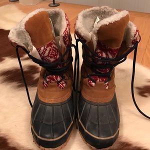 Snow boots