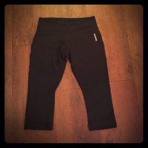 Reebok black knee length yoga pants size small