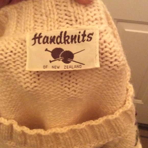 Flower embroidered sweater - Picture 3 of 4