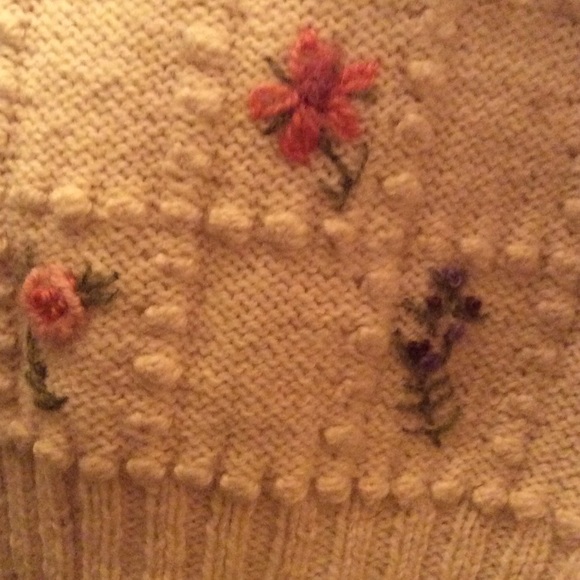 Flower embroidered sweater - Picture 4 of 4
