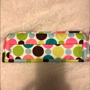 Styling tool carrier.