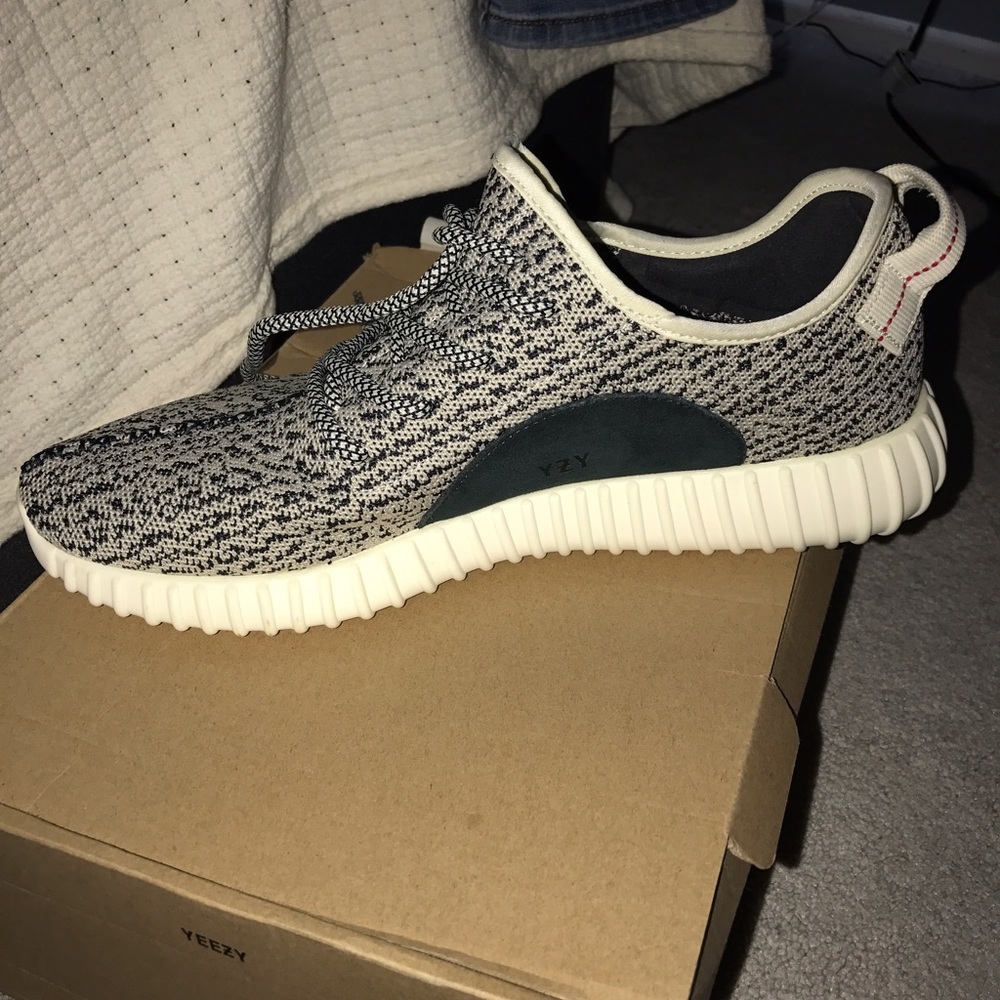 Unauthorized version of yeezys boost 350