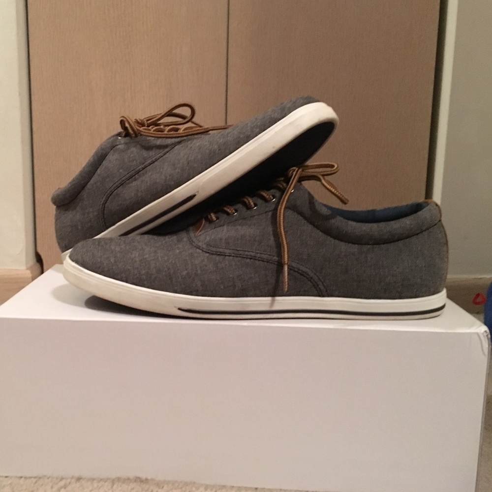 Sonoma mens casual shoes, size 9.