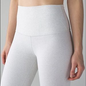 💥RESERVED💥Lululemon Foil Manifesto White Nimbus