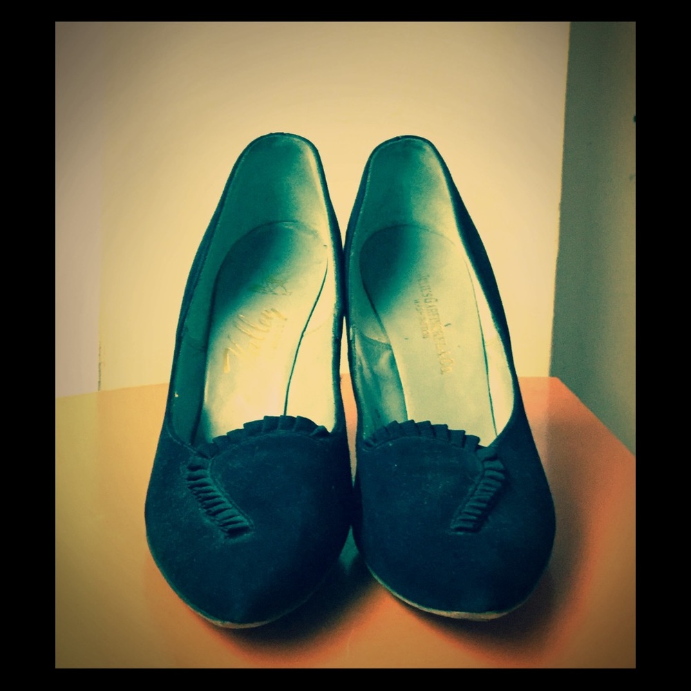 Navy Blue Suede Pointed Pumps