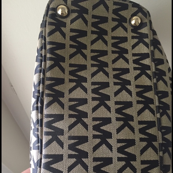 Michael kors purse - Picture 3 of 4