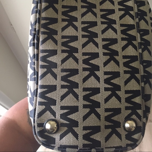 Michael kors purse - Picture 4 of 4