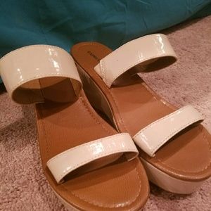 Express Summer wedges