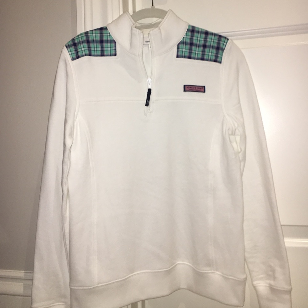 Super cute Vineyard Vines pullover