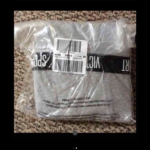 Victoria Secret Sport Crew Neck - Picture 2 of 2