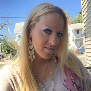 Meet your Posher, Crystal