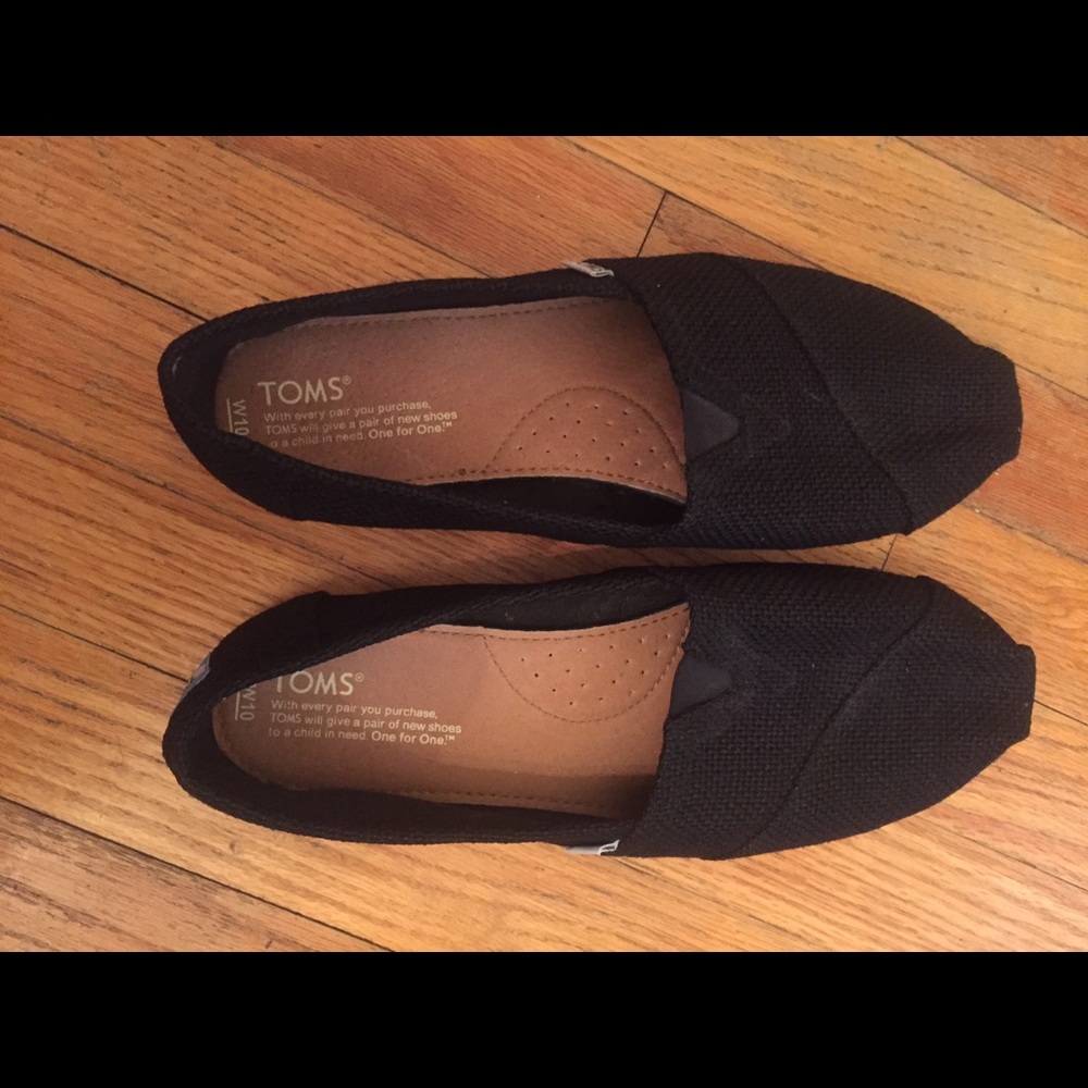 Like New TOMS!!