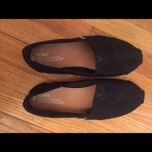 Like New TOMS!!