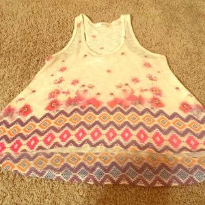 Flowy Patterned Tank